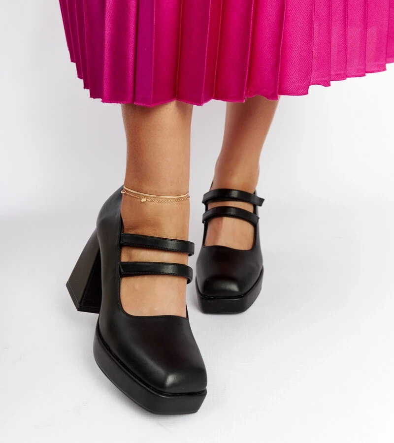 Schwarze Pumps auf massivem Absatz Cher