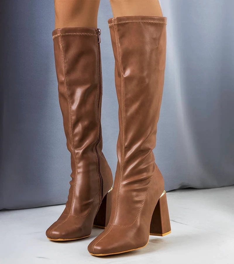 Braune Stiefel mit Absatz von Sarabi