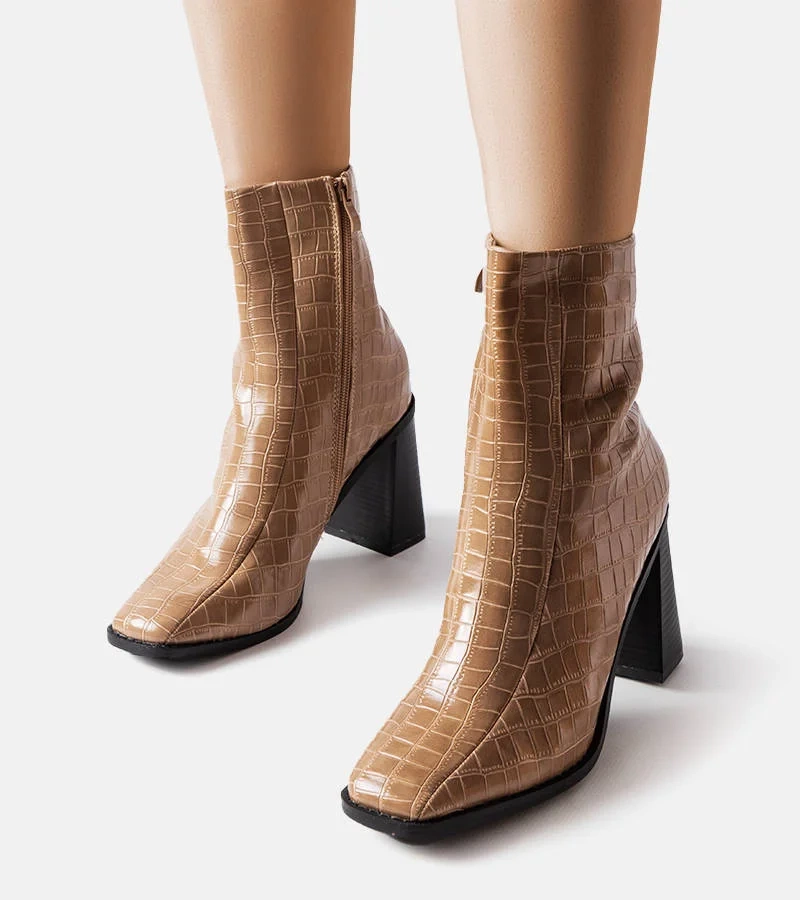 Beige, gefütterte Belluci Stiefeletten im Krokodilmuster