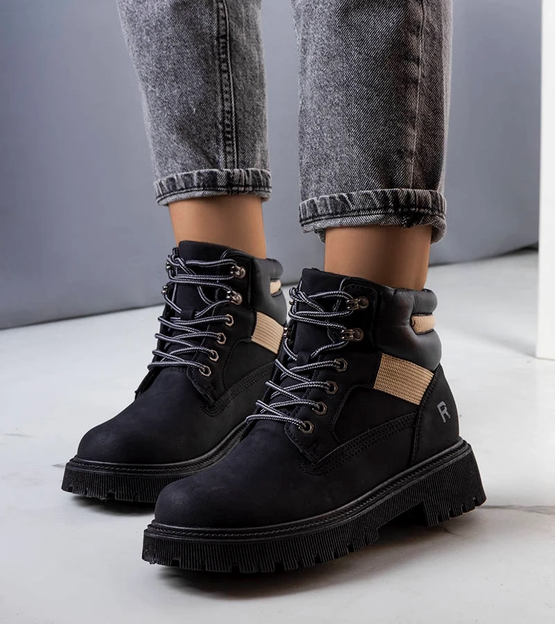 Schwarze gefütterte Nadel-Trapper-Stiefel