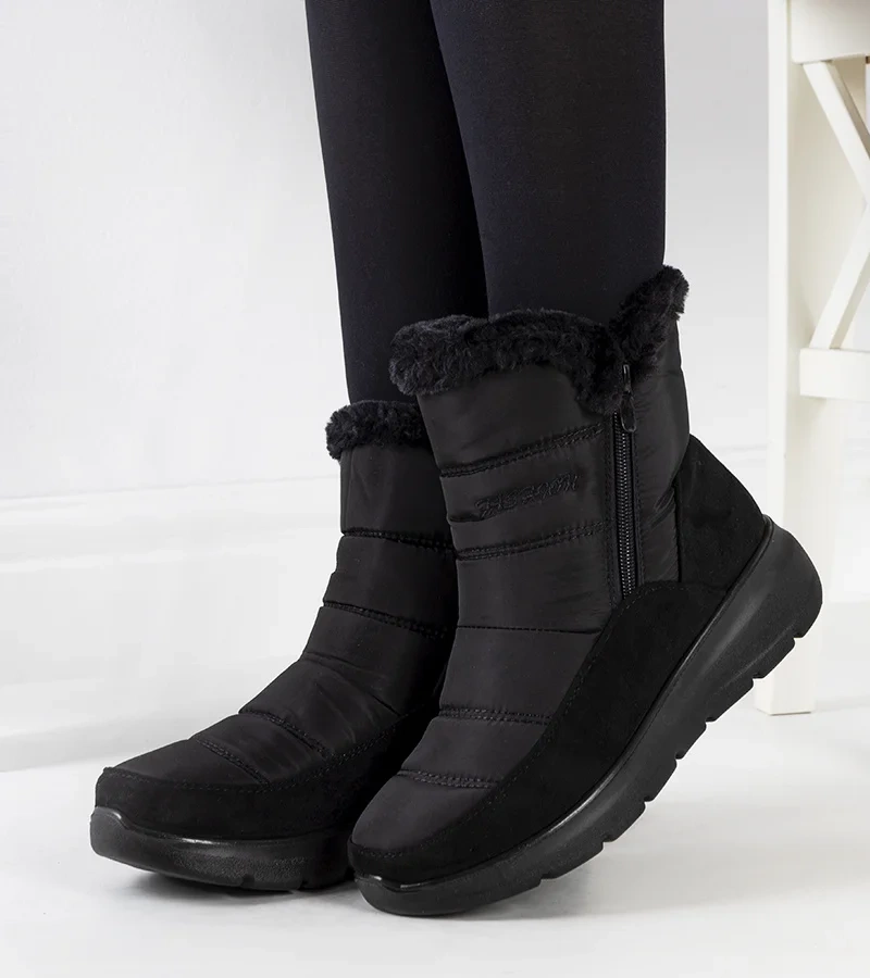 Schwarze gesteppte Schneestiefel von Azmarin