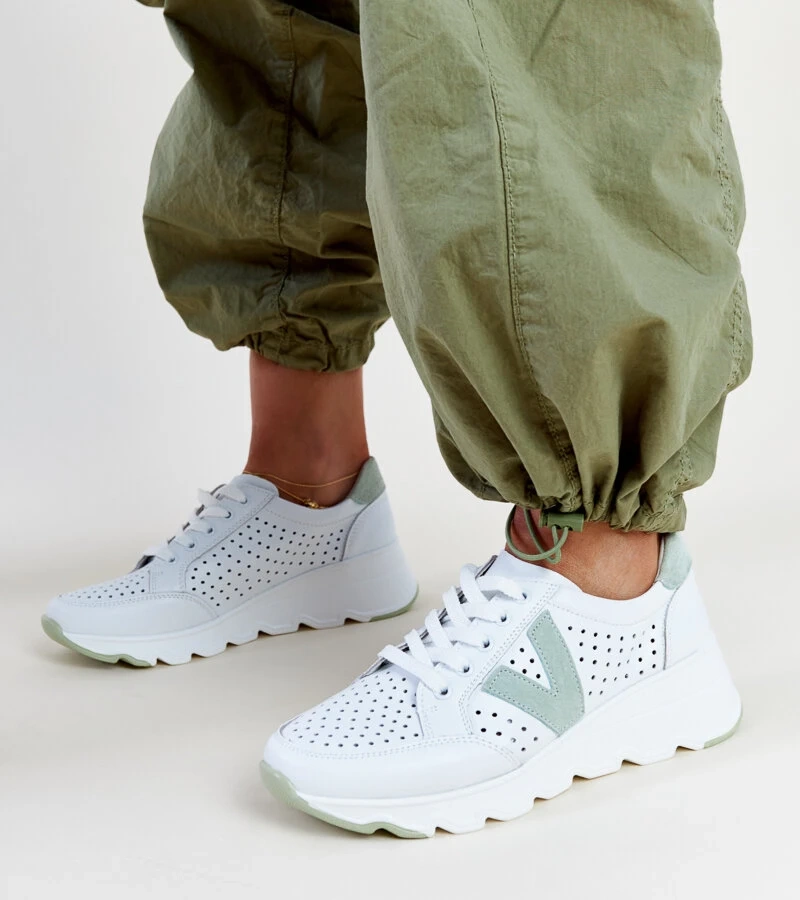 Weiße Vinceza Ledersneaker mit Lochmuster