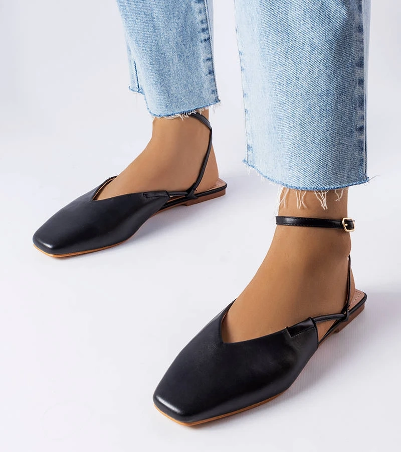 Schwarze Sandalen mit geschlossener Spitze Jehovah