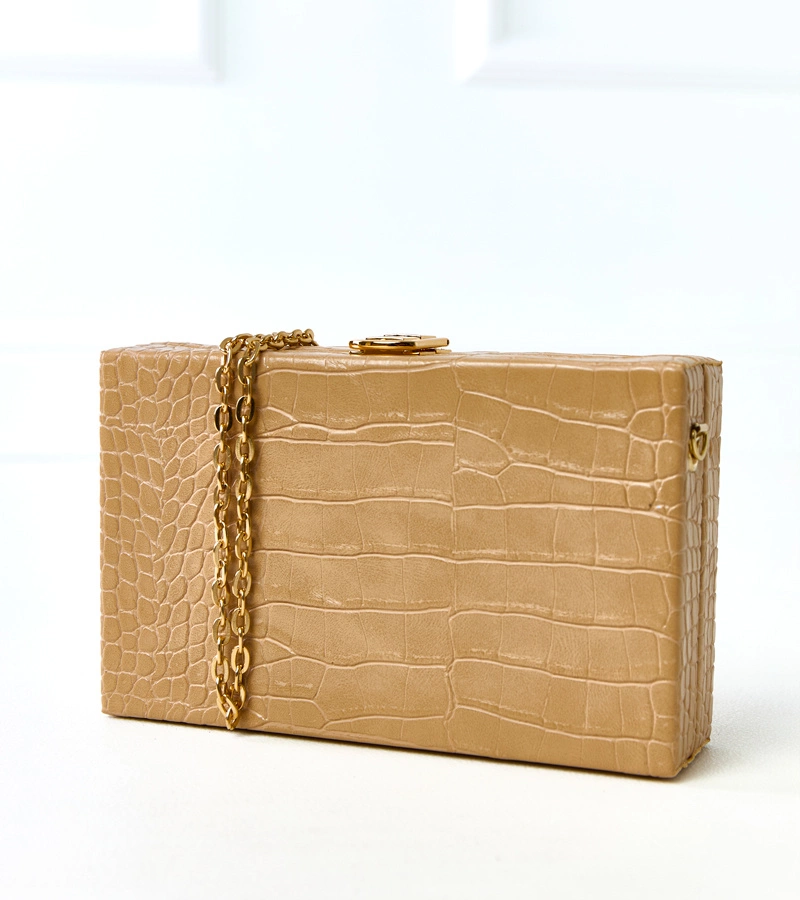 Beige Dratche Handtasche im Kofferstil mit Kette