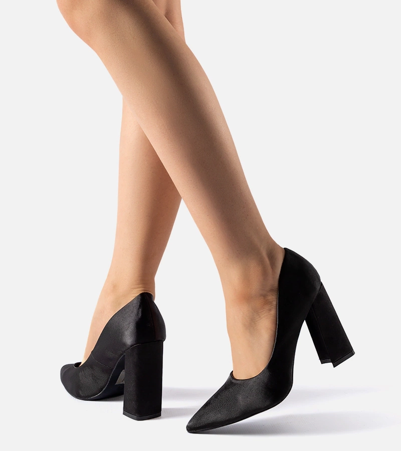 Schwarze Satin-Pumps mit Absatz von Gonzalez