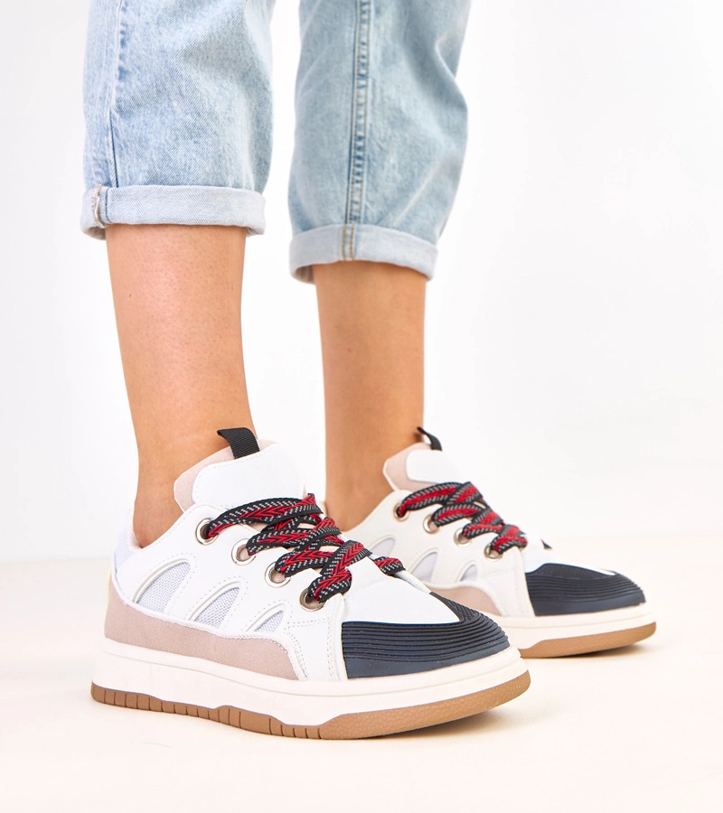 Schwarze Sneakers mit dicken Schnürsenkeln Neolis