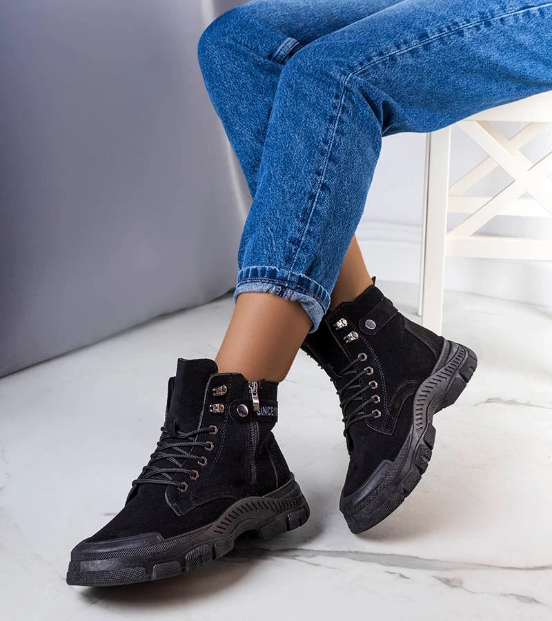 Schwarze, gefütterte Stiefeletten aus Kunstwildleder Pirangi