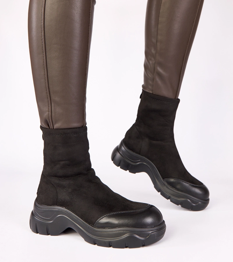 Schwarze Stiefeletten aus Kunstveloursleder auf massiver Sohle Alana