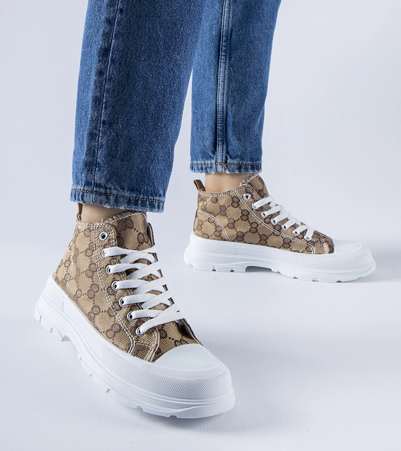 Braune Sneaker mit Terenzio-Monogramm verziert