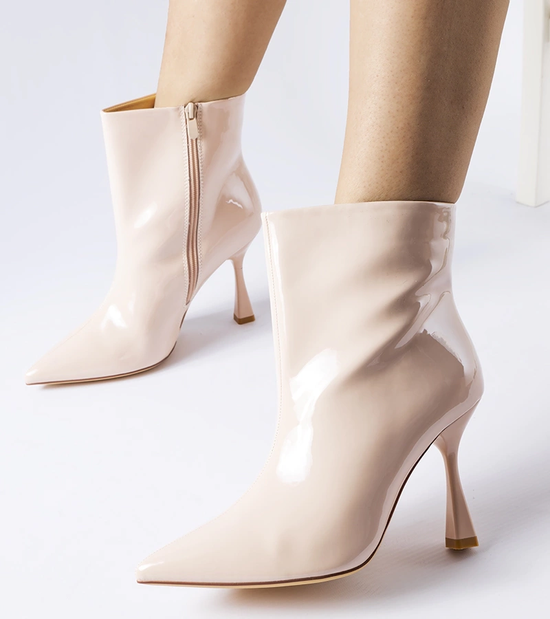 Beige lackierte Dionisi Stiefeletten auf Stilettos