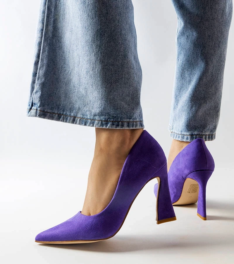 Lila Pumps mit asymmetrischem Absatz Linda