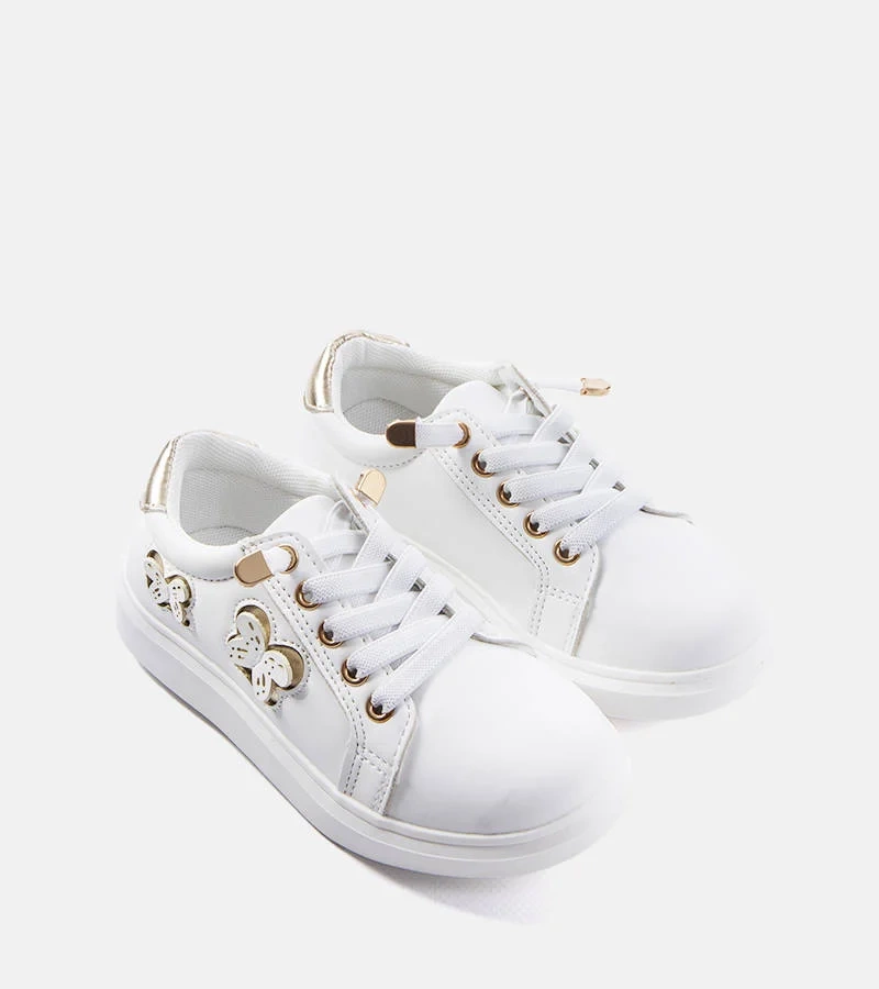 Weiße Sneakers mit Schmetterlingsverzierungen von Senapus