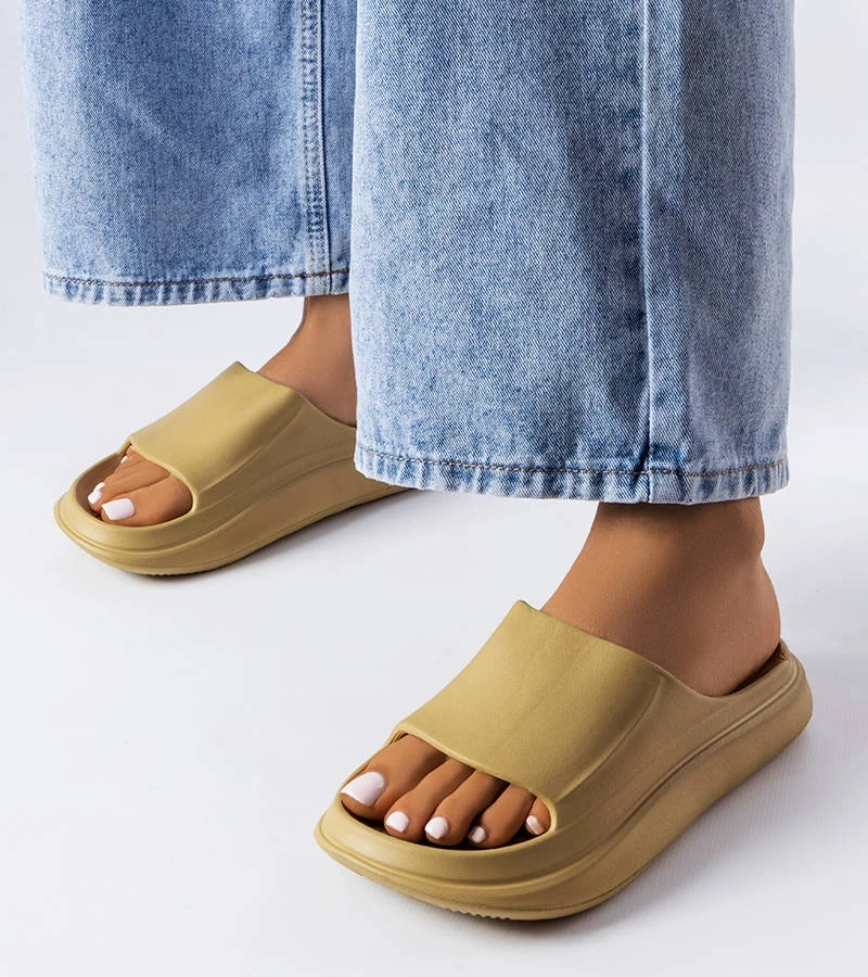 Beige Gummiflipflops von Labrecque
