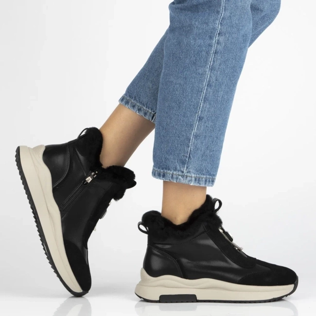 Schwarze Stiefeletten auf Plateausohle aus echtem Leder mit Fell Dorie