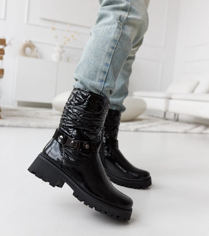 Schwarze lackierte Schuhe mit dekorativem Riemen Lido