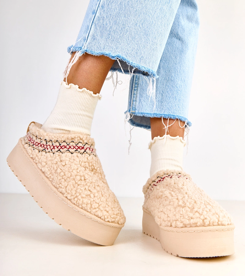 Beige niedrige Schneestiefel auf Plateausohle Royana