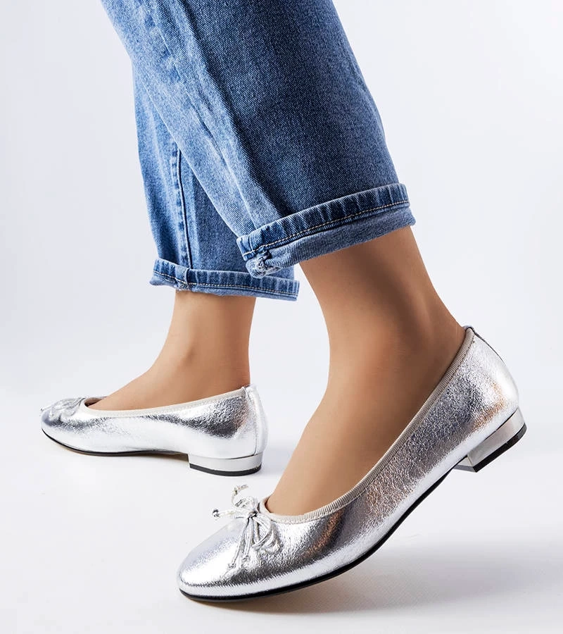 Silberne metallische Ballerinas mit Schleife Anmoore