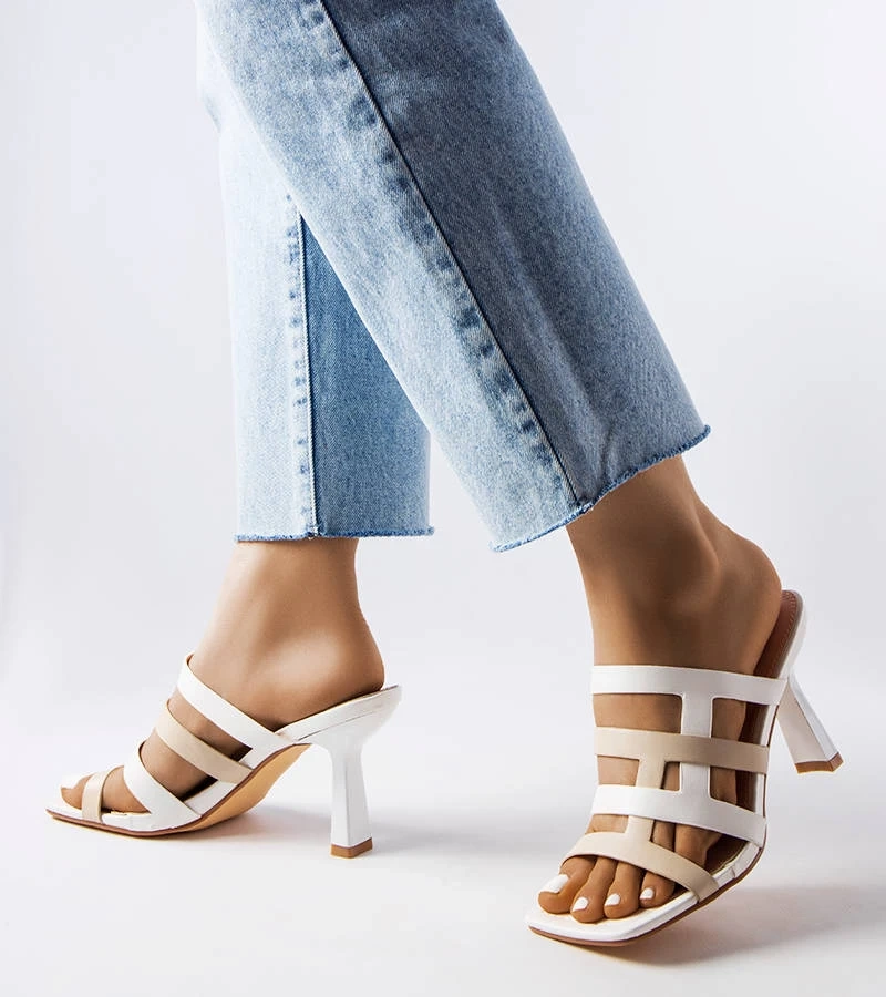 Weiße Stilettosandalen