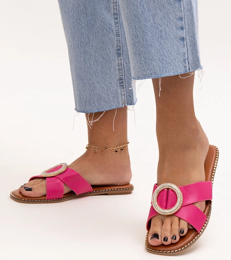 Rosa Pantoffeln mit Zirkonia-Klammer von Salimba