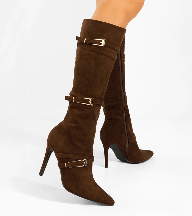 Schokoladenbraune Stiefeletten mit Absatz und dekorativen Schnallen Sadie