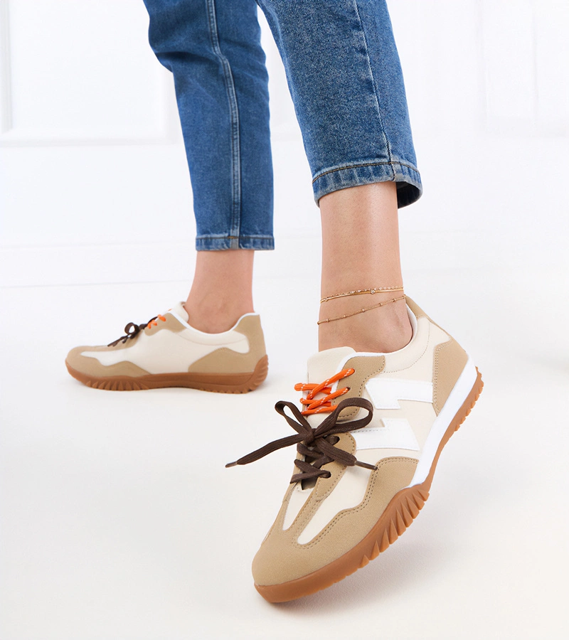 Beige Sneaker Turnschuhe mit bunten Schnürsenkeln Bekki