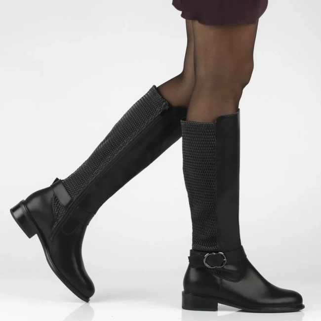 Schwarze Stiefel mit elastischem Schaft und dekorativer Schnalle Zendaia