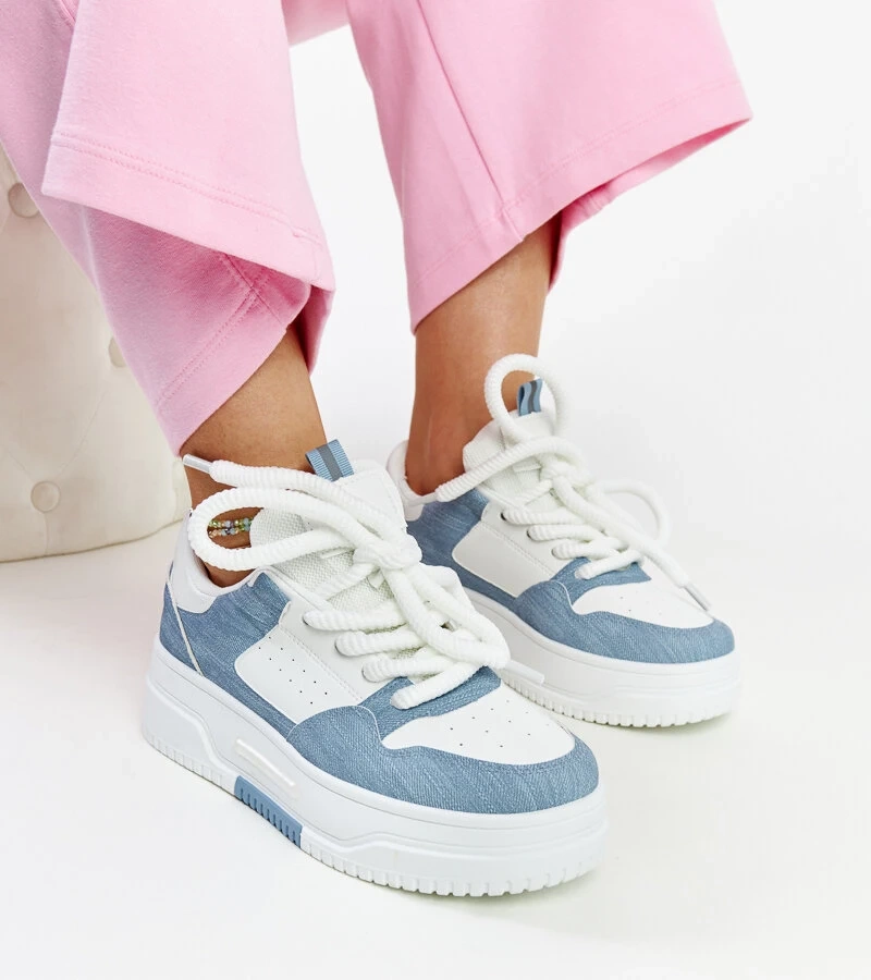 Weiß-blaue Plateau-Sneakers von Szekeres