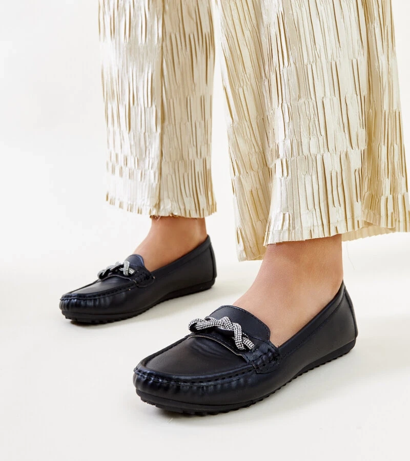 Schwarze Mokassins verziert mit Zirkonia von Adiba