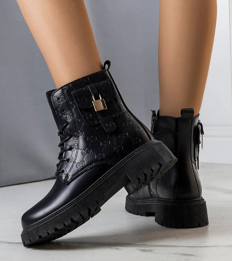 Schwarze, gefütterte Coal-Trapperstiefel