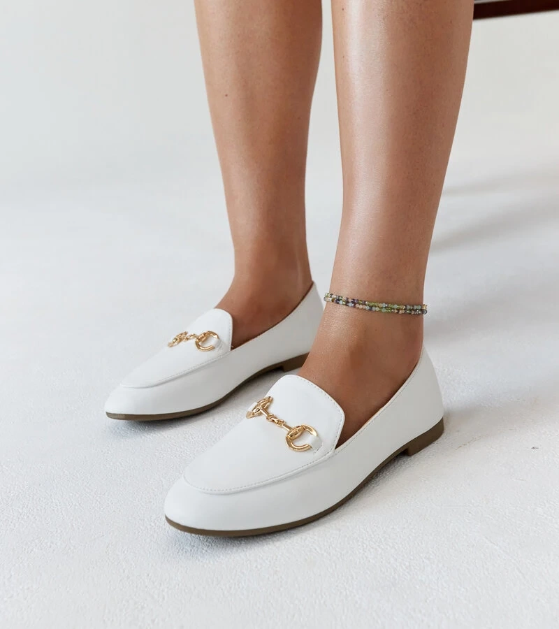 Weiße Mokassins mit Erminia-Klammer