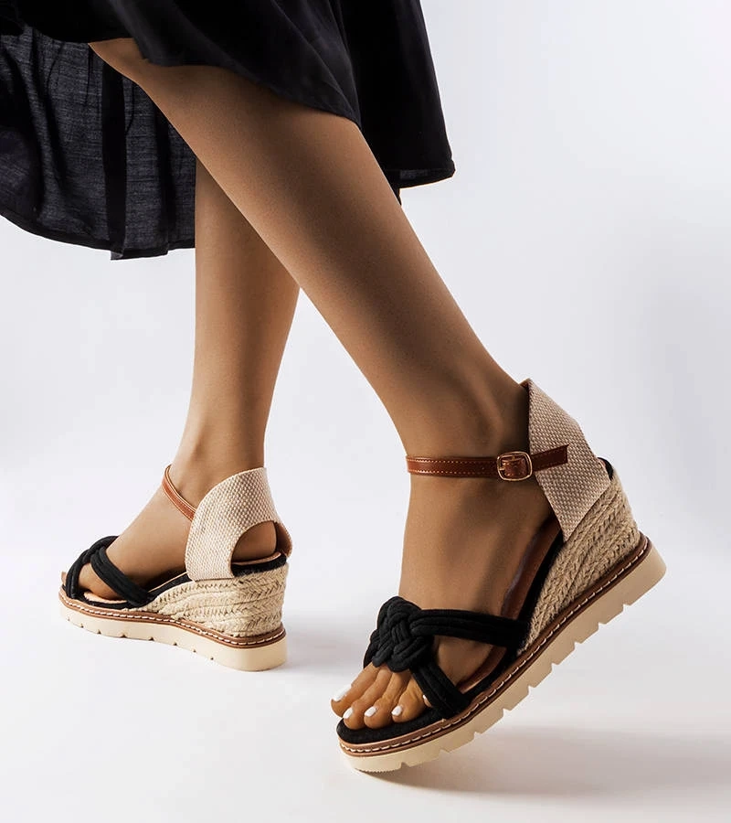 Schwarze Keilabsatz-Sandalen Arabela