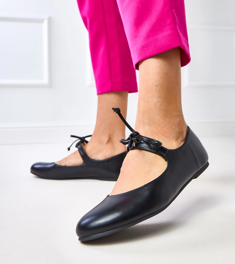 Schwarze Ballerinas zum Schnüren am Knöchel Sallay