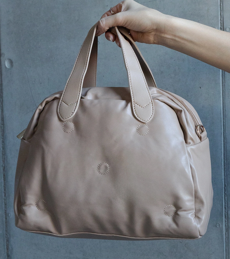 Beige gesteppte Schultertasche von Ruayda