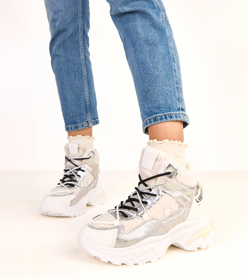 Weiße Schnürsneaker mit Fell Perry