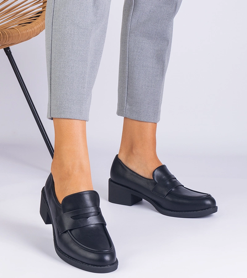 Schwarze Damenhalbschuhe aus Kunstleder mit niedrigem Absatz Astrelia