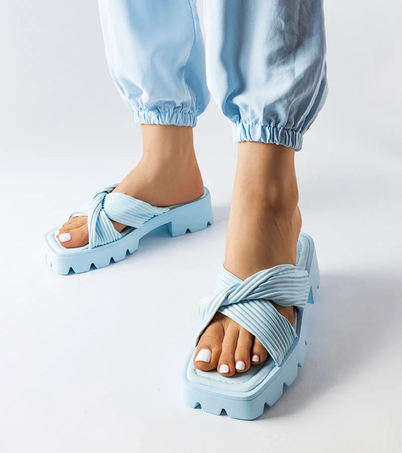 Blaue Hausschuhe mit Traktorsohle von Dubé