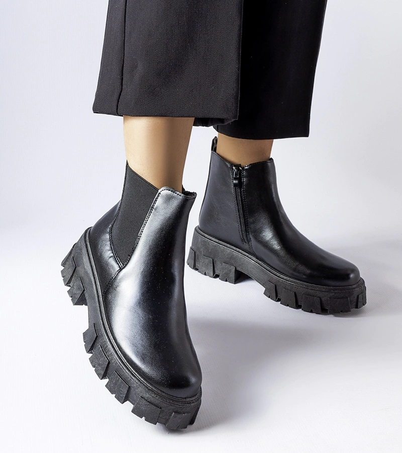 Schwarze, massive Stiefeletten Petronio