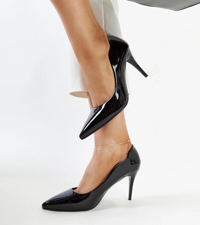 Pauliinas lackierte schwarze Stilettos