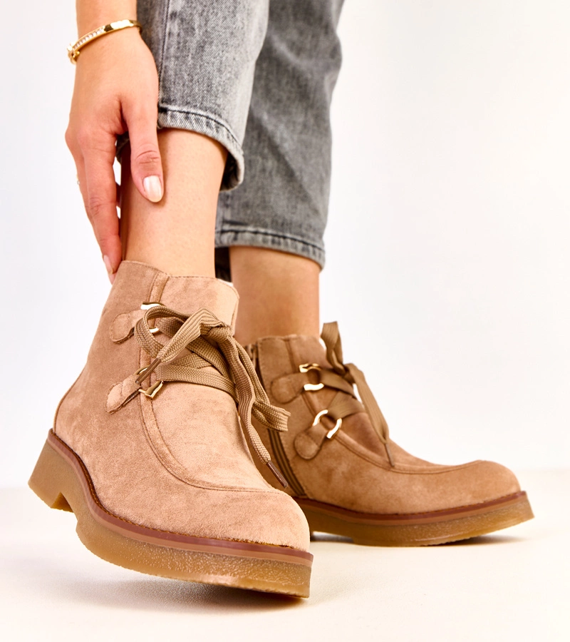 Beige gefütterte Stiefeletten mit Zierschnürsenkeln Katrins