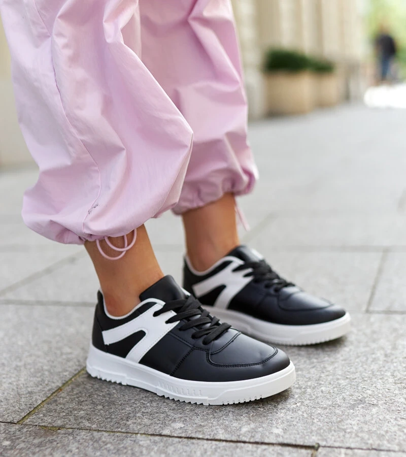 Schwarze sportliche Sneakers von Hagara