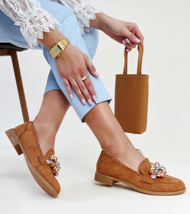 Braune Mokassins mit Dahera-Verzierungen