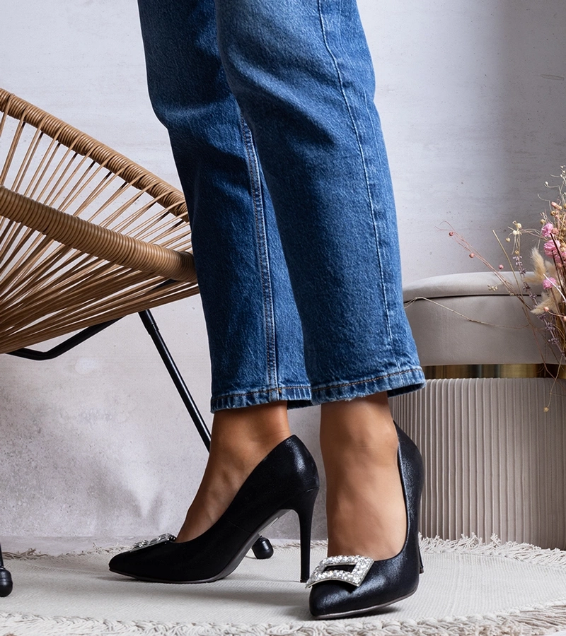 Schwarze glänzende Tyson-Stilettos