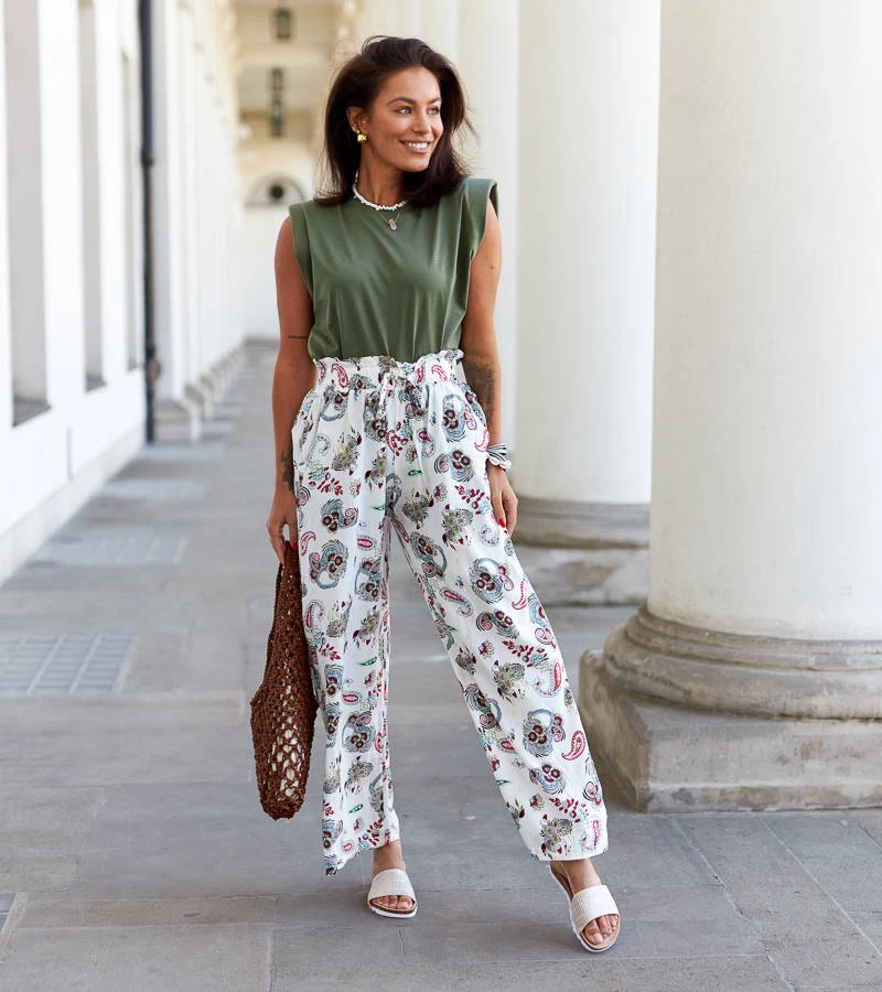 Weiße weite Palermo-Hosen mit Blumenmuster