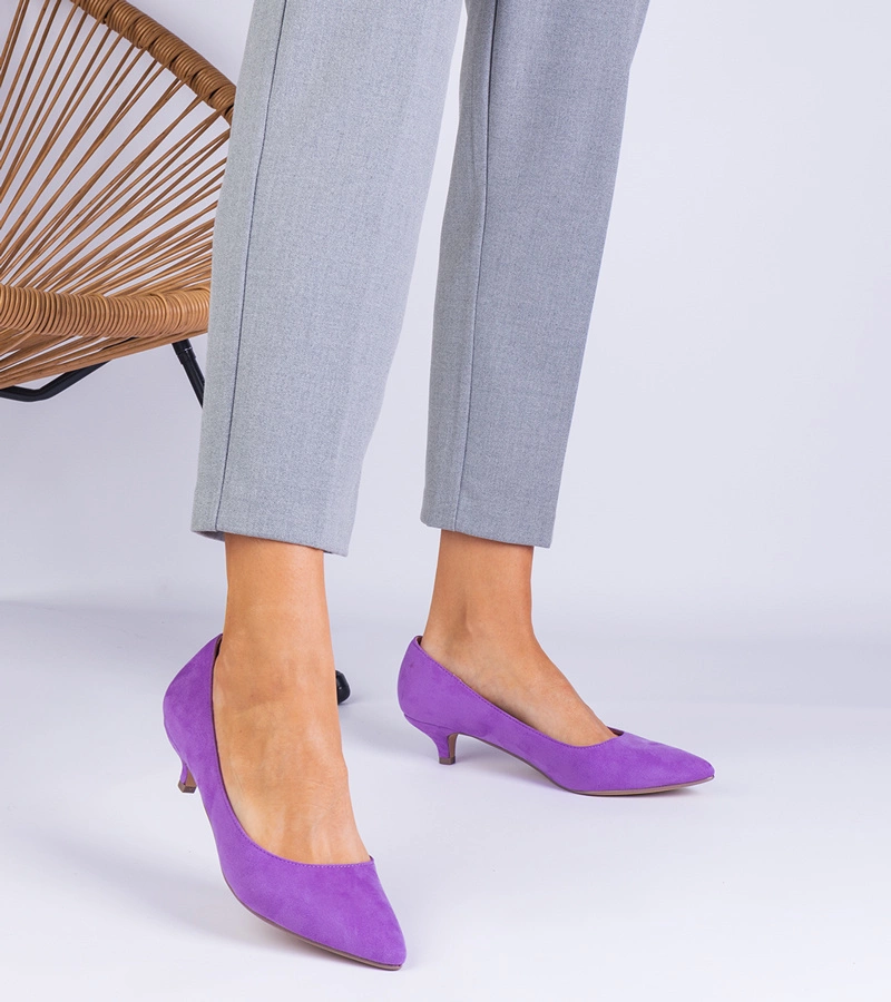 Lila Öko-Wildleder-Pumps mit niedrigem Absatz Reimona