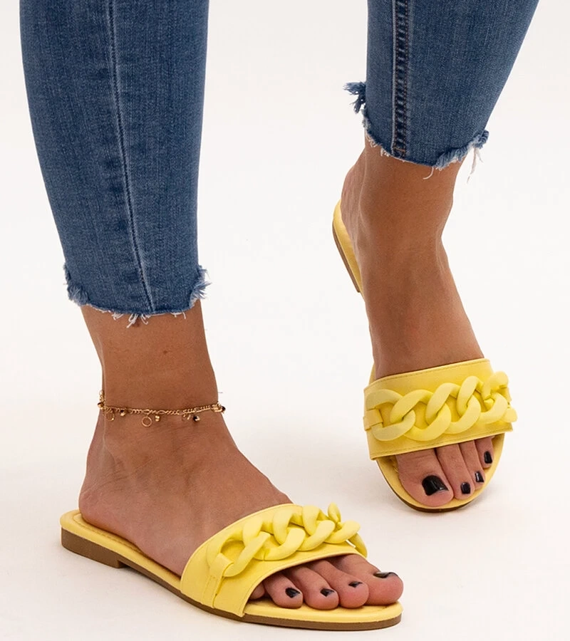 Gelbe Flip-Flops mit mattem Kettchen von Aliyan