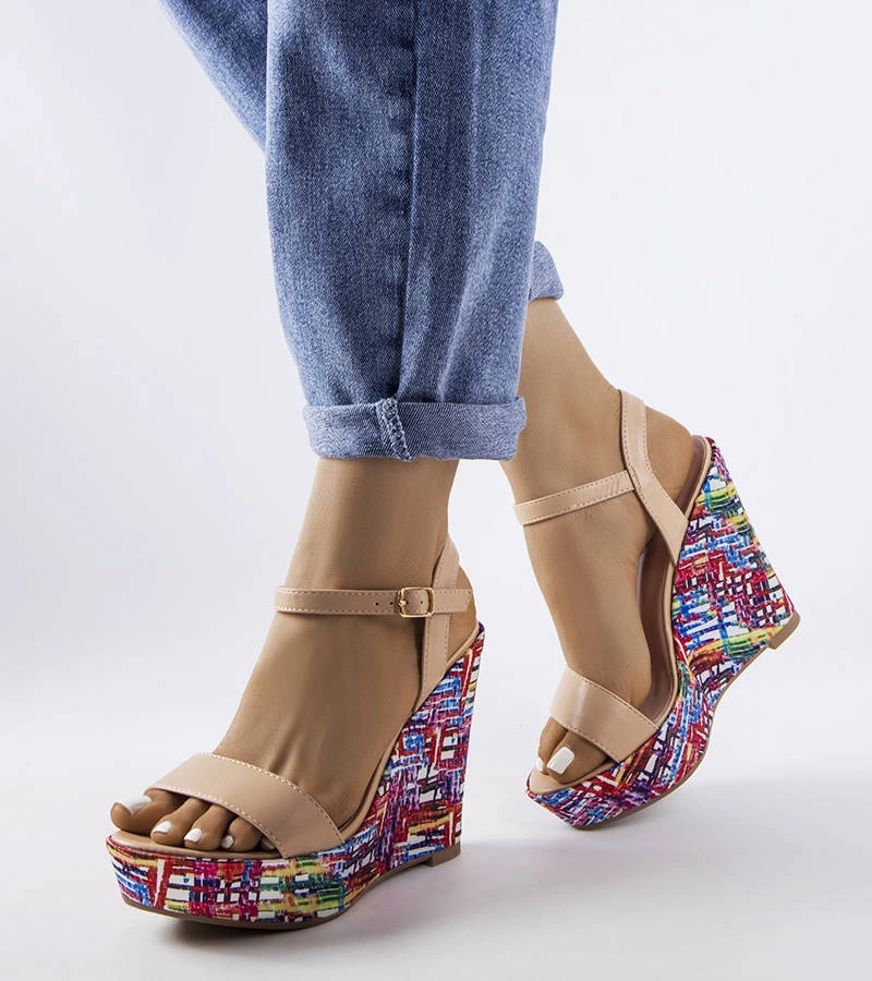 Żółte czółenka na słupku z motywem skóry wężą   Dolores