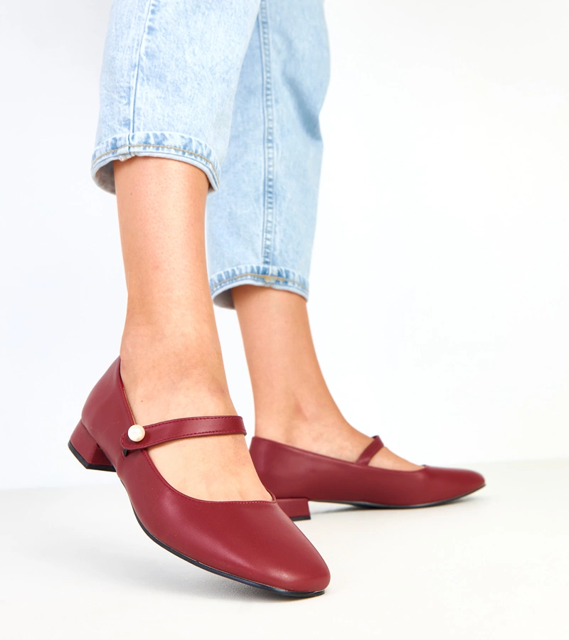 Bordeauxfarbene Pumps mit Absatz und Zierband Alya