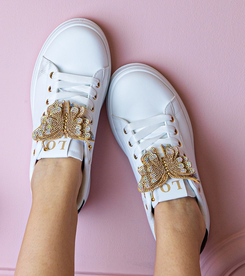 Schwarz-weiße Sneakers verziert mit Schmetterling und Strasssteinen Kariba