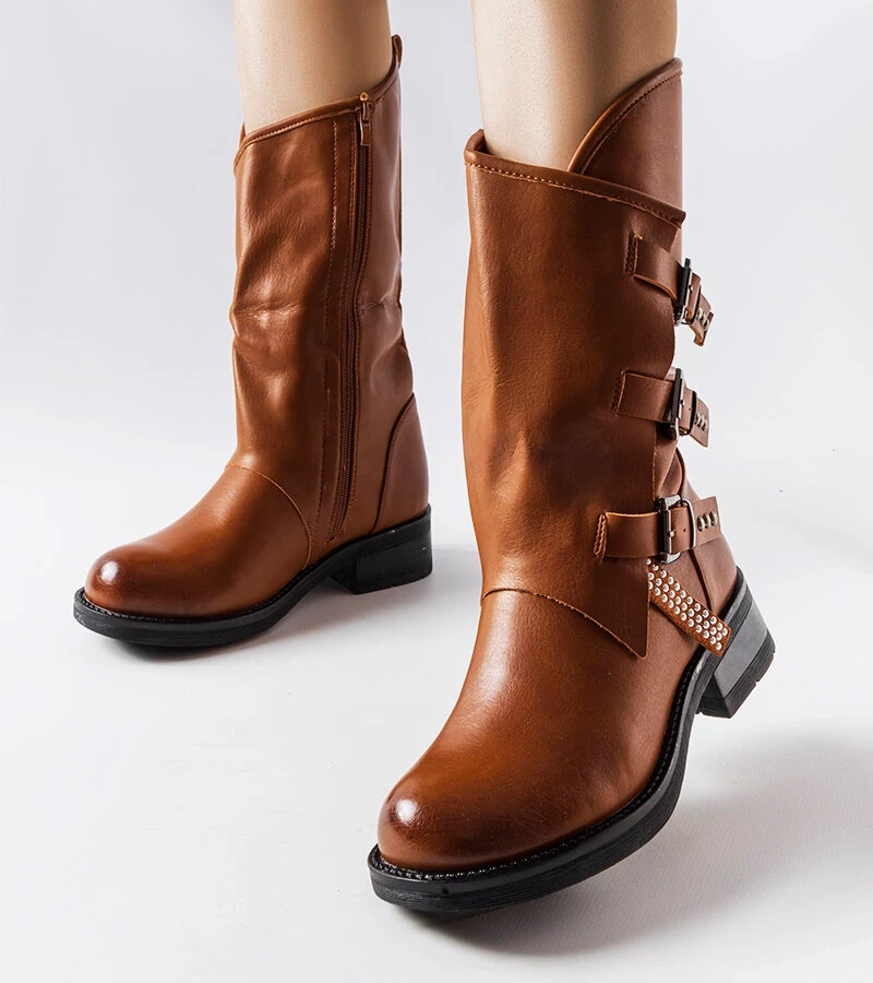 Braune Stiefel mit Schnallen von Bojle