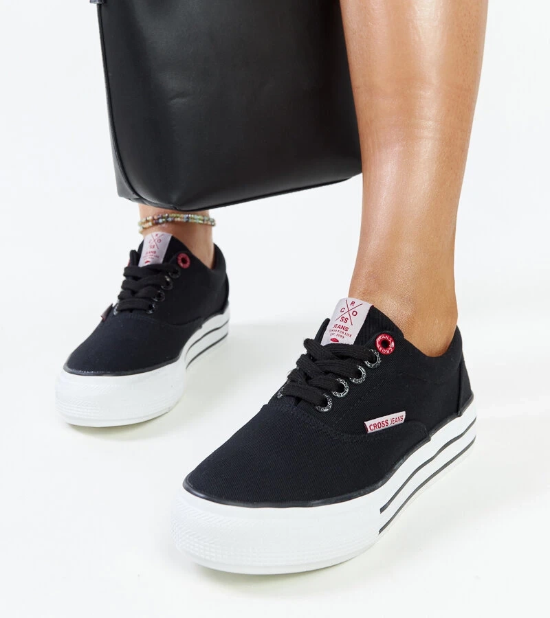 Schwarze Damen-Sneaker mit dicker Sohle von CROSS JEANS